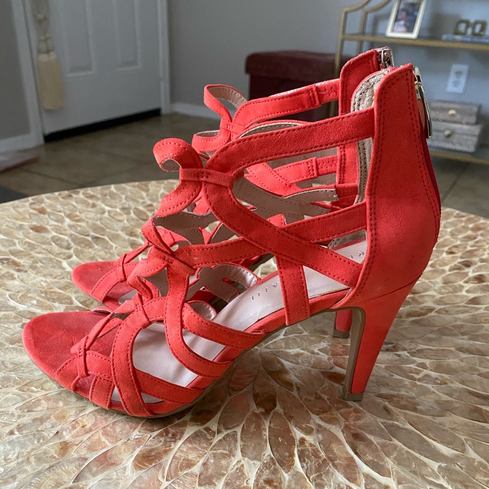 Kelly and Katie Strappy Coral Heels Size 9